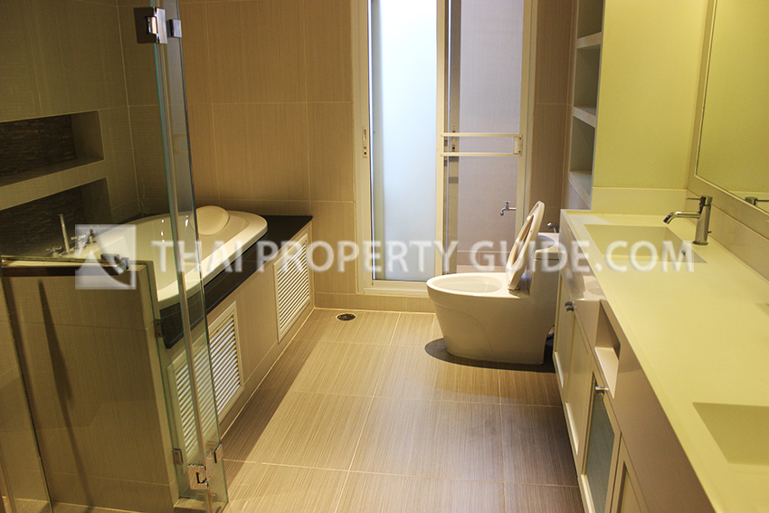 Condominium in Ploenchit 