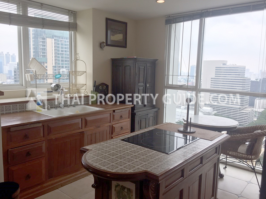 Condominium in Ploenchit 