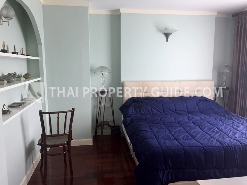 Condominium in Ploenchit 