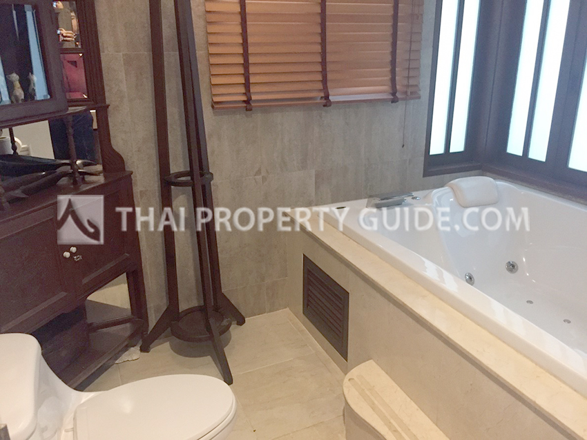Condominium in Ploenchit 
