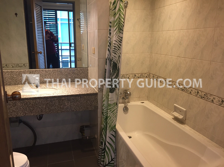 Condominium in Ploenchit 