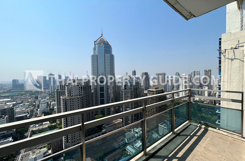 Condominium in Ploenchit : Athenee Residence 
