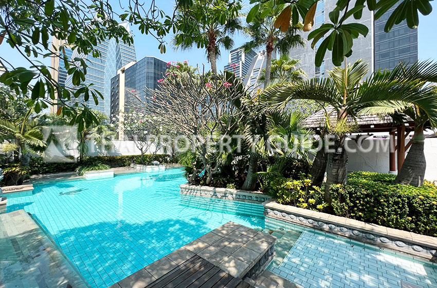 Condominium in Ploenchit : Athenee Residence 