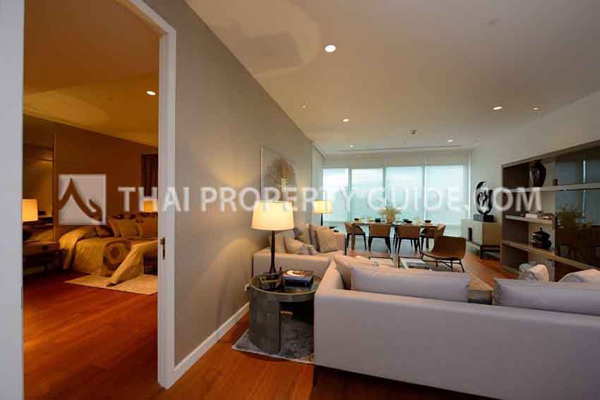Condominium in Ploenchit