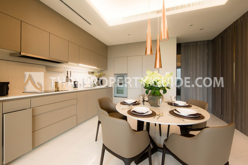 Condominium in Ploenchit 