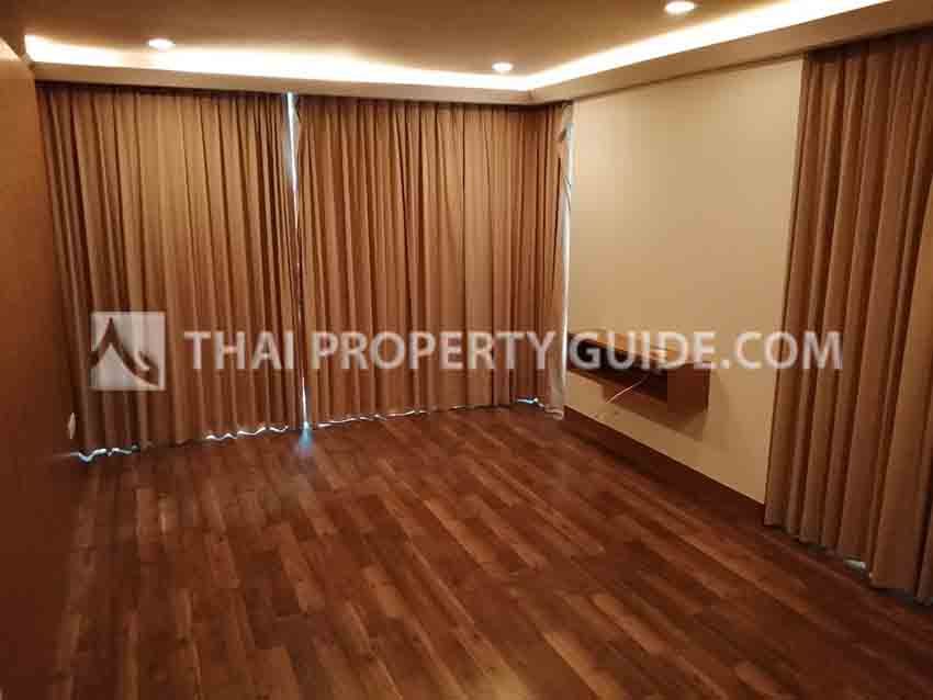 Condominium in Ploenchit 