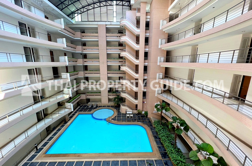 Condominium in Ploenchit 