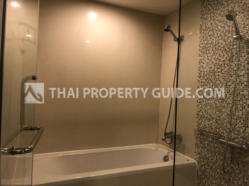 Condominium in Ploenchit 