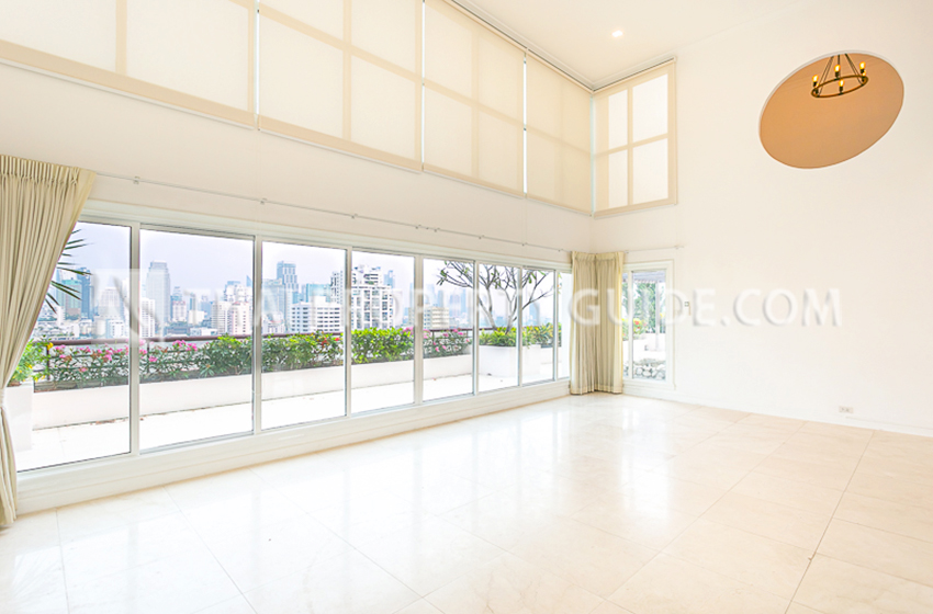Condominium in Ploenchit 