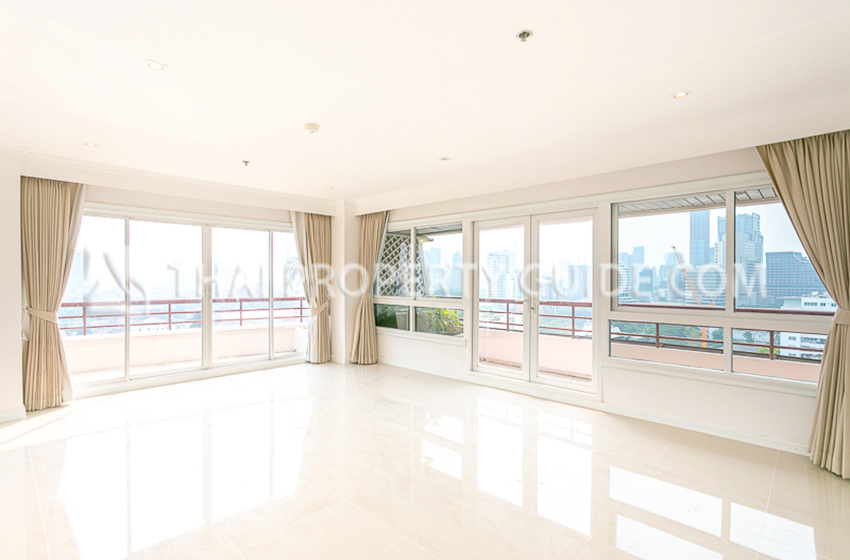 Condominium in Ploenchit 