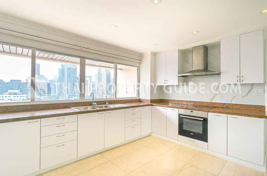 Condominium in Ploenchit 