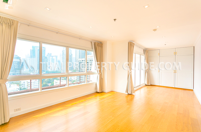 Condominium in Ploenchit 