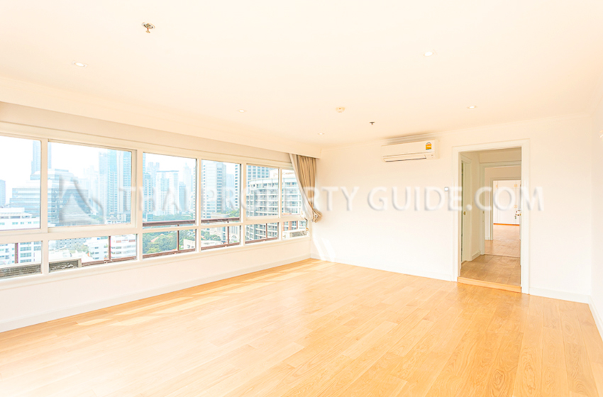 Condominium in Ploenchit 
