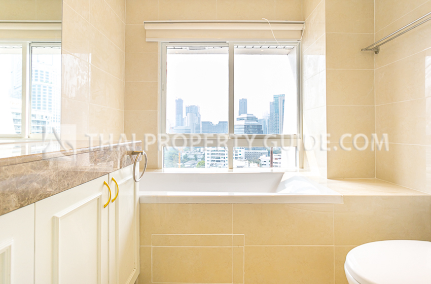 Condominium in Ploenchit 