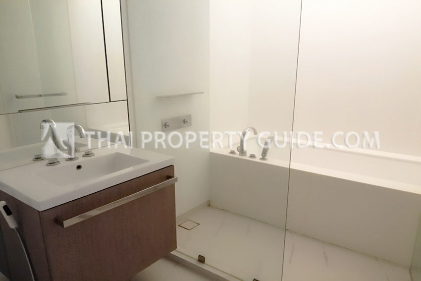 Condominium in Ploenchit 