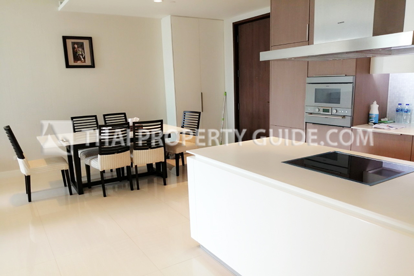 Condominium in Ploenchit 