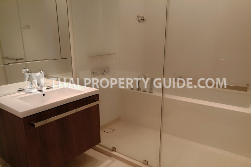 Condominium in Ploenchit 