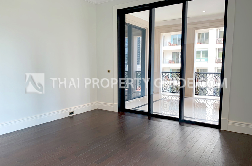 Condominium in Ploenchit 