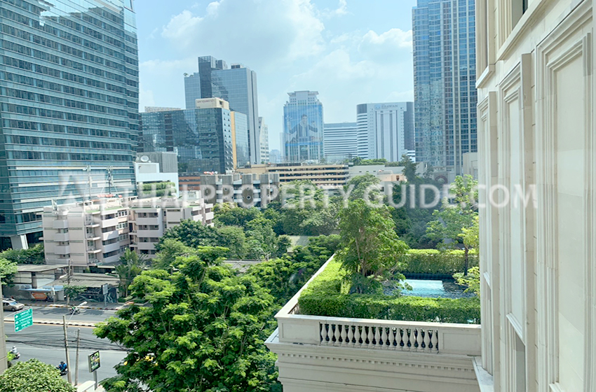 Condominium in Ploenchit 