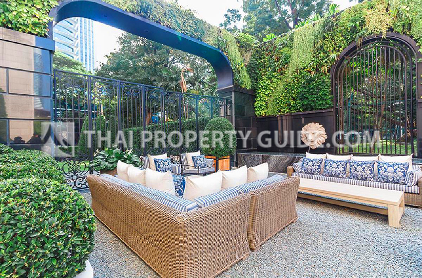 Condominium in Ploenchit 