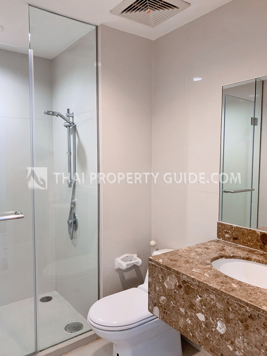 Condominium in Ploenchit 