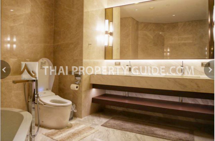 Condominium in Ploenchit 