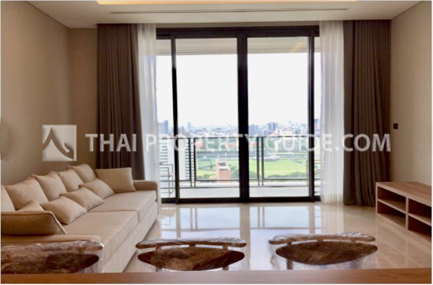Condominium in Ploenchit