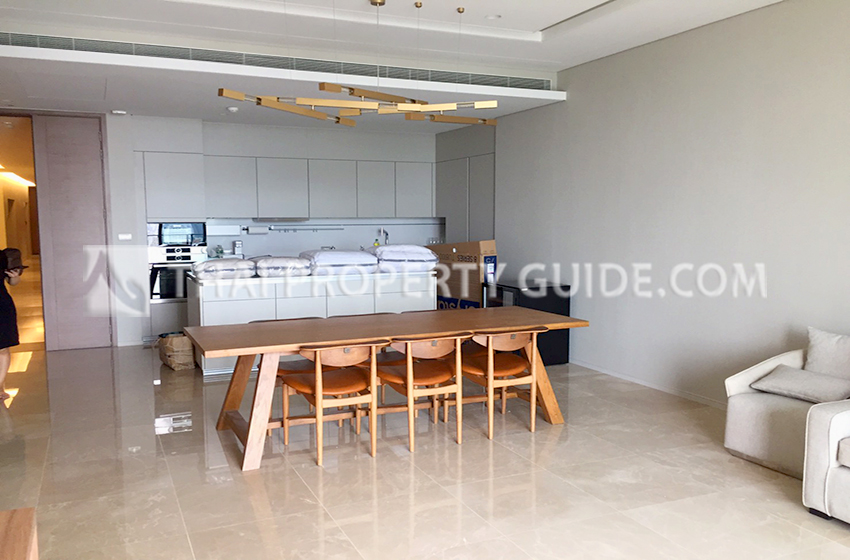 Condominium in Ploenchit 