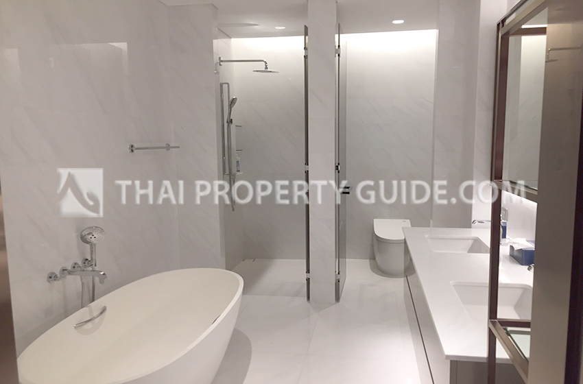 Condominium in Ploenchit 