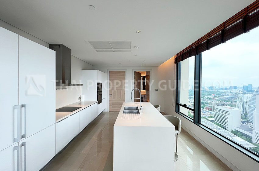 Condominium in Ploenchit 