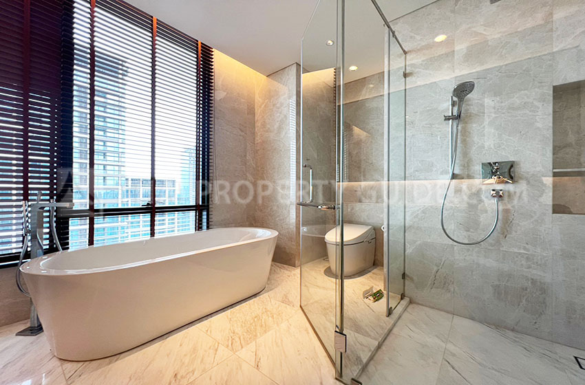 Condominium in Ploenchit 