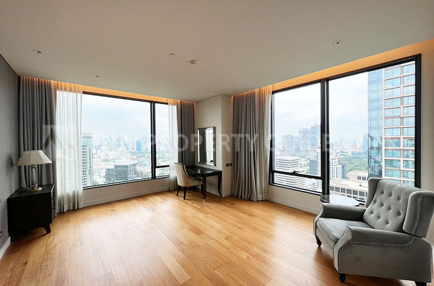 Condominium in Ploenchit 