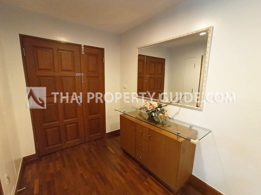 Condominium in Ploenchit 