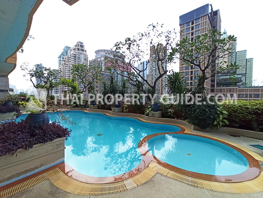 Condominium in Ploenchit 