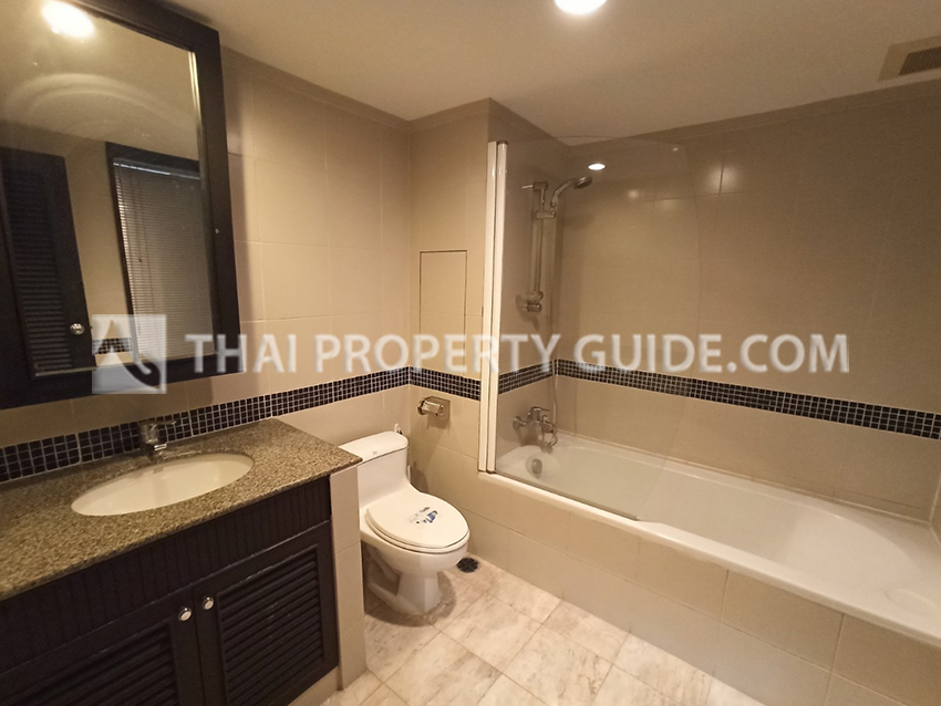Condominium in Ploenchit 