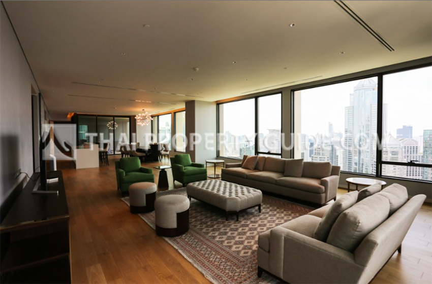 Condominium in Ploenchit