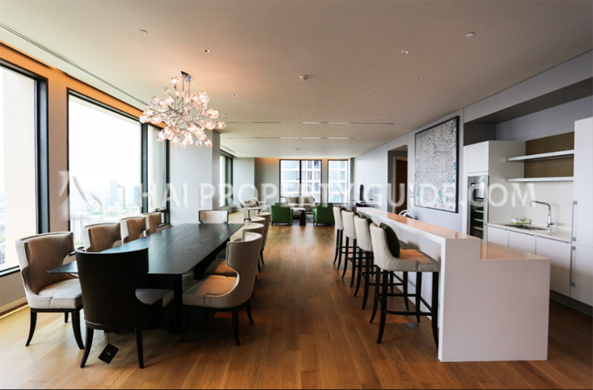 Condominium in Ploenchit 