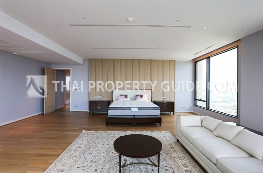 Condominium in Ploenchit 
