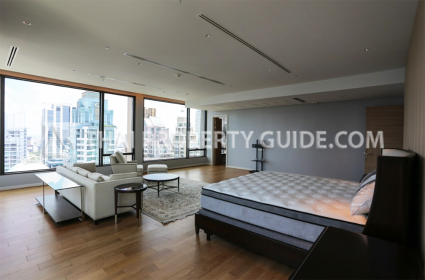Condominium in Ploenchit 
