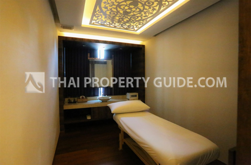 Condominium in Ploenchit 