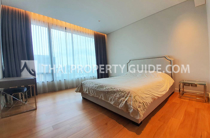Condominium in Ploenchit 
