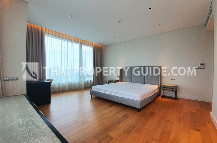 Condominium in Ploenchit 