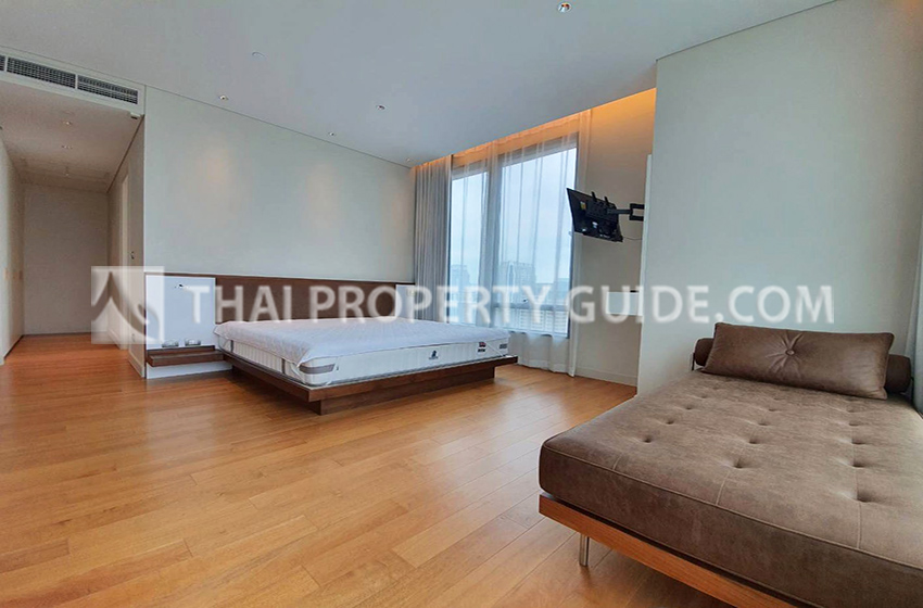 Condominium in Ploenchit 