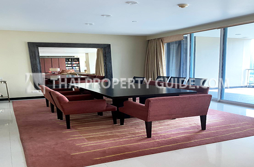 Condominium in Ploenchit 