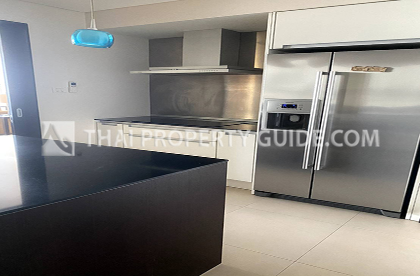 Condominium in Ploenchit 