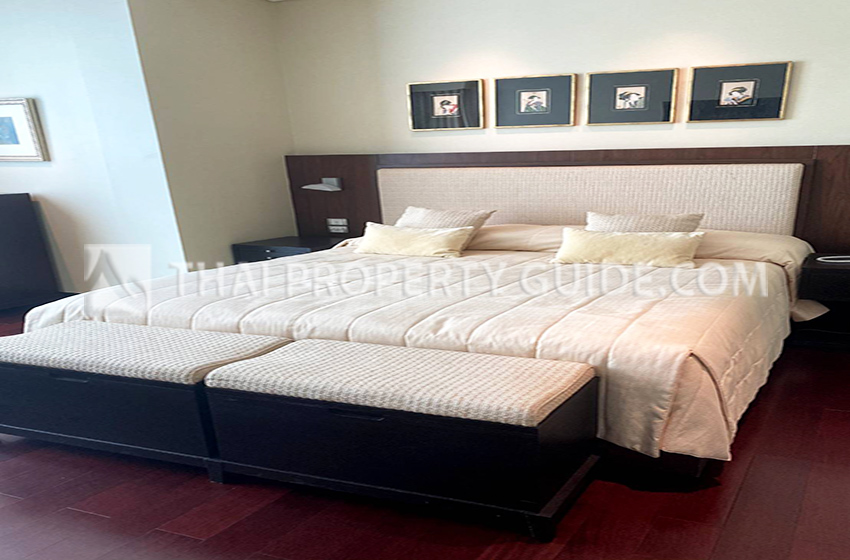 Condominium in Ploenchit 