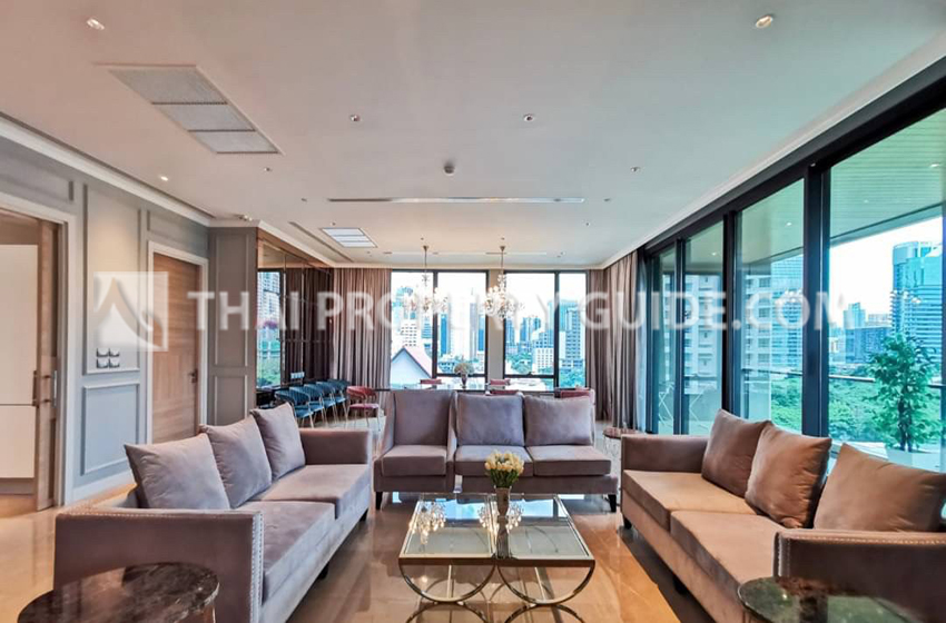 Condominium in Ploenchit 