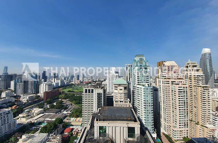 Condominium in Ploenchit 