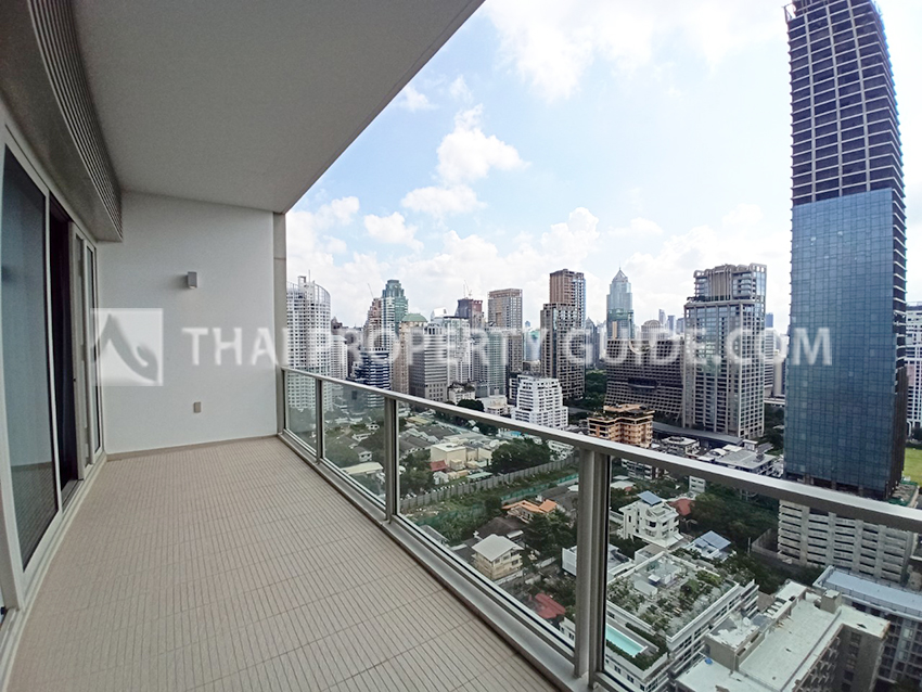 Condominium in Ploenchit 