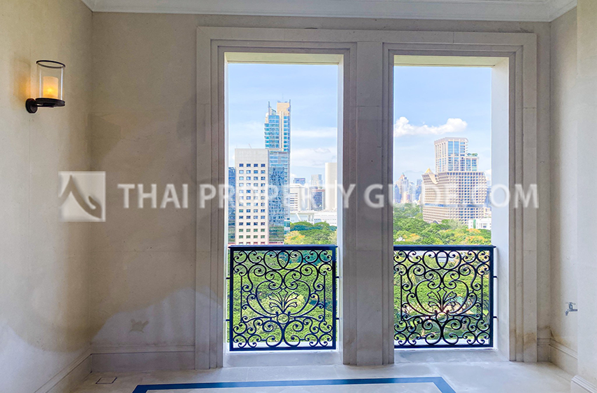 Condominium in Ploenchit 